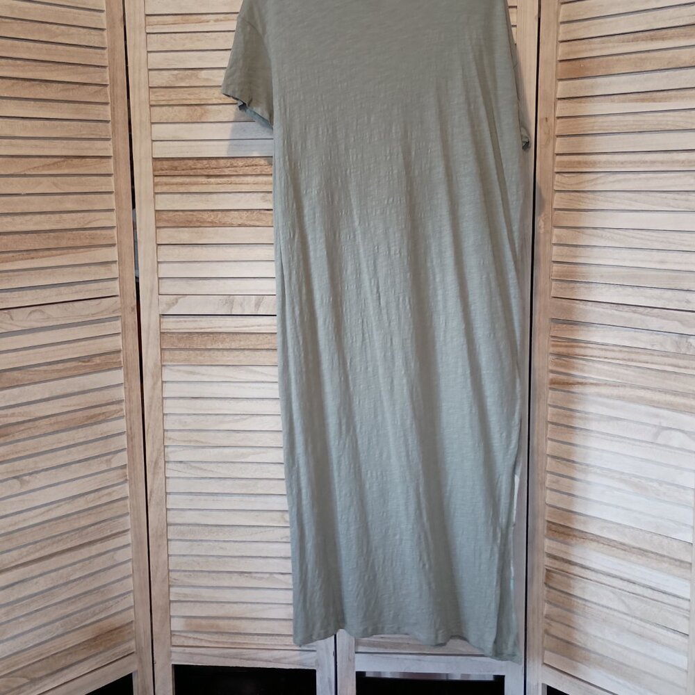 Love is all you need very long Tee - Picture 3 of 8